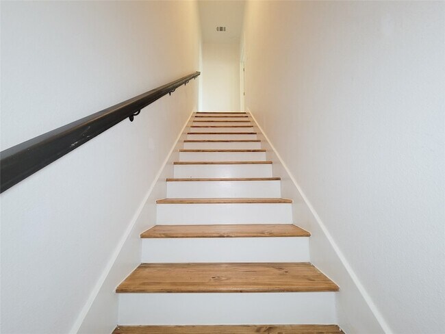 Building Photo - 1903 Mary St