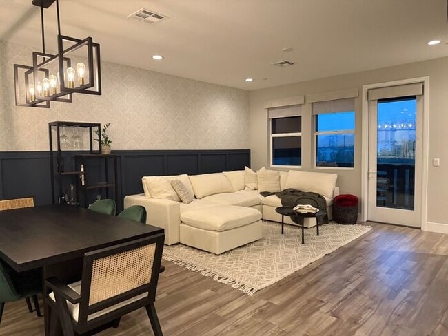 Building Photo - Luxury Living in Fountaingrove Wine Country/ Excellent location with rare views/ Fully upgraded i...