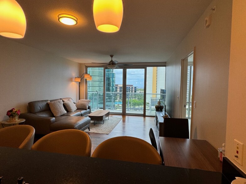 Building Photo - 1189 Waimanu St