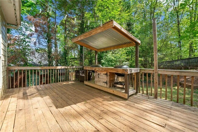Building Photo - 3338 Hackmatack Dr NW