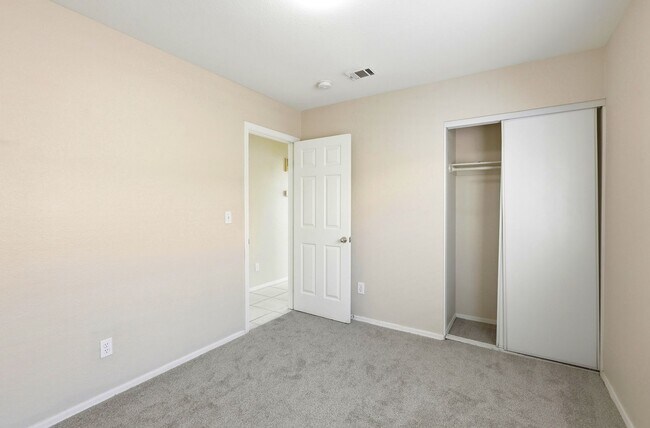 Building Photo - 4 bedroom with NO HOA! New Appliances & New Carpet!