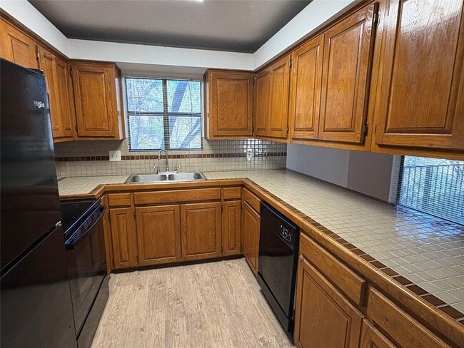 Building Photo - 9201 Simmons Rd