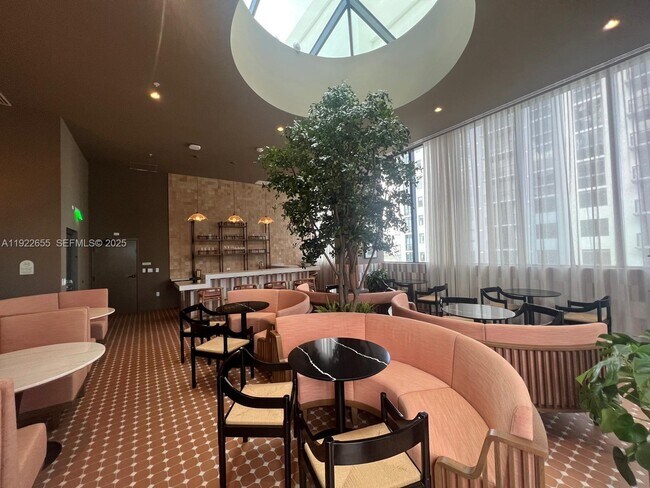 Building Photo - 11 NE 6th St