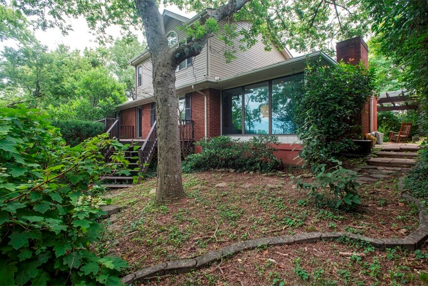 Building Photo - 1803 Ashwood Ave