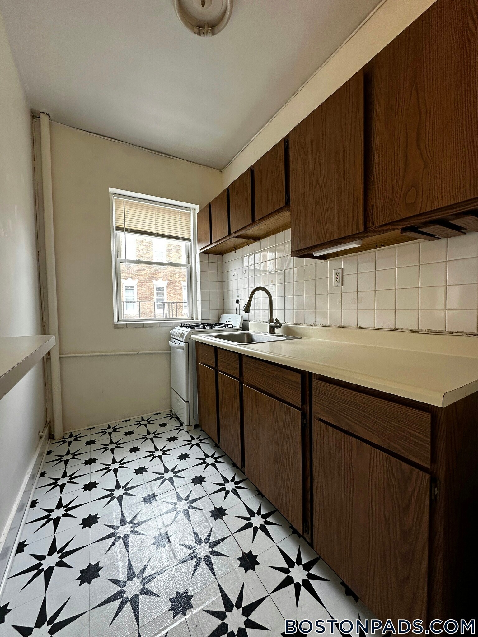 Building Photo - 229 Kelton St
