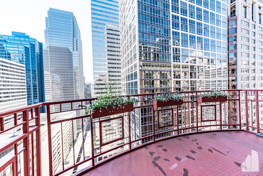 Building Photo - 208 W Washington St