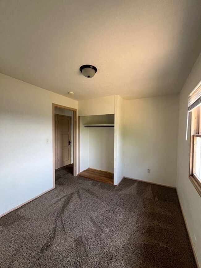 Building Photo - Sheridan duplex bremerton