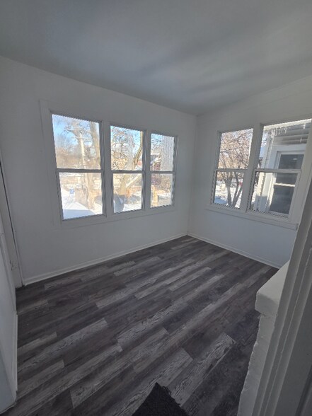 Building Photo - 1048 W Marquette Rd