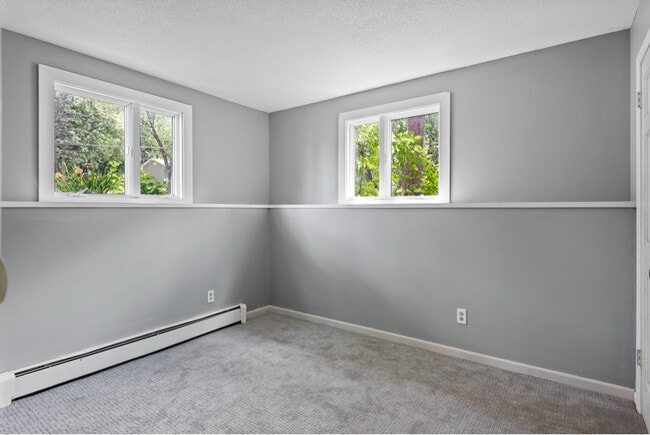 Building Photo - 968 Gershwin Ave N