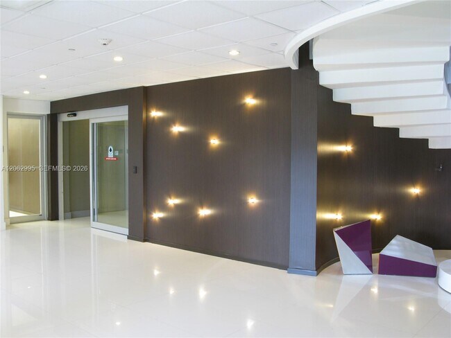Building Photo - 5701 Collins Ave