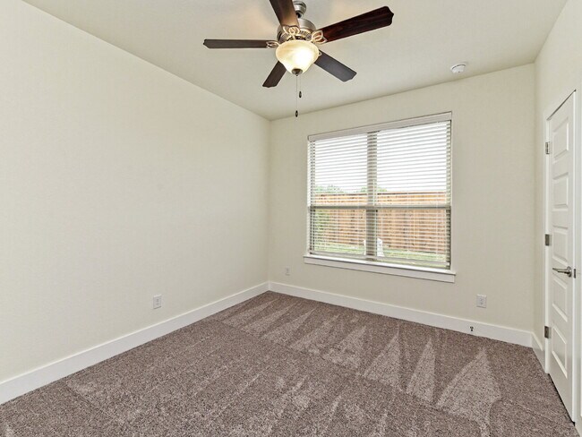 Building Photo - 432 Parkline Dr
