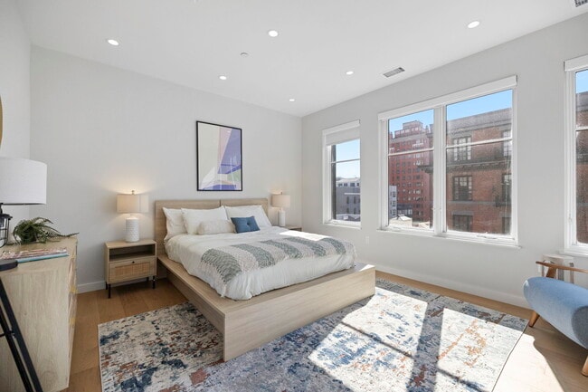 Building Photo - 693 Sutter St