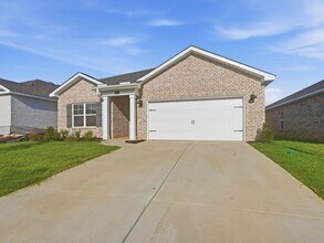 Building Photo - Move-In Ready! Beautiful 3 Bedroom Home in a Prime Location