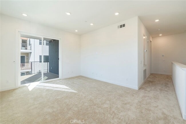 Building Photo - 121 Baluster