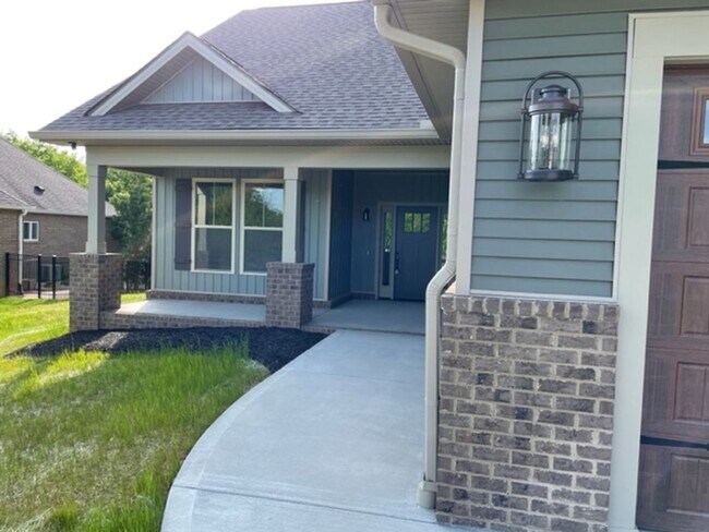 Building Photo - Vonore 37885 - 4 bedroom, 3 bath in Tellico Village - Contact Ed Johnson 865-924-5045