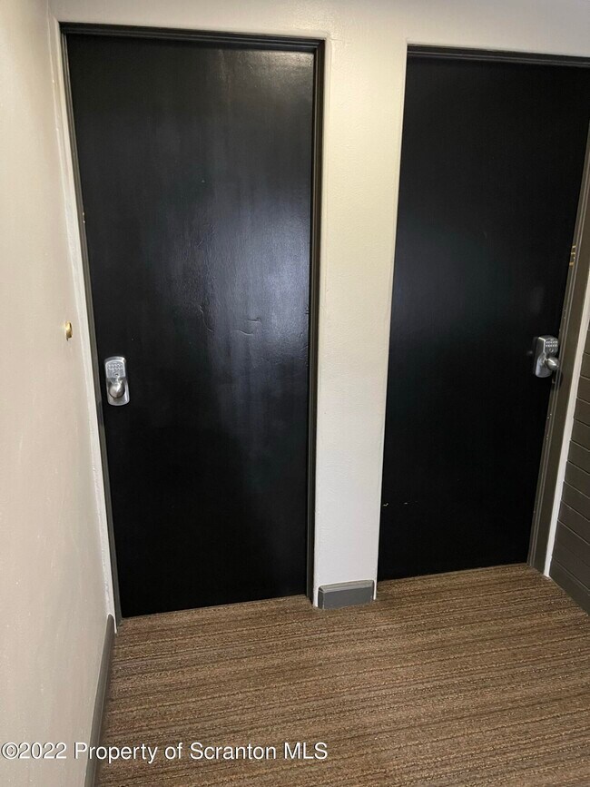 Building Photo - 303 E Drinker St