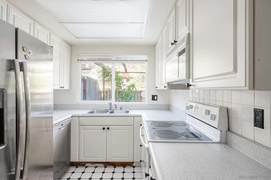 Kitchen - 9595 Easter Way