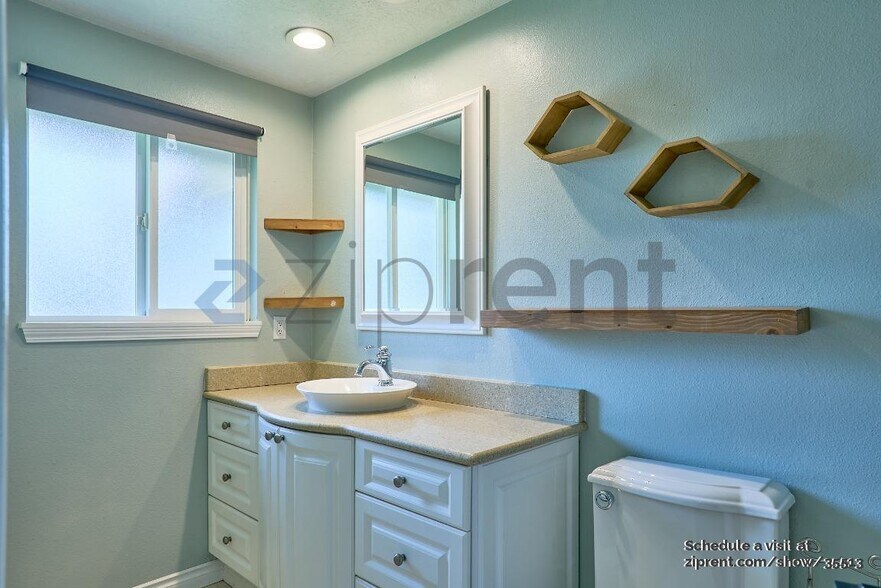 Building Photo - 17465 NW Carl Ct