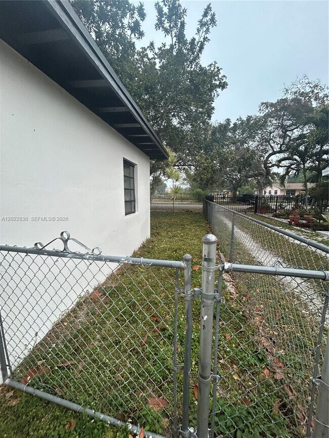 Building Photo - 1080 NW 121st St