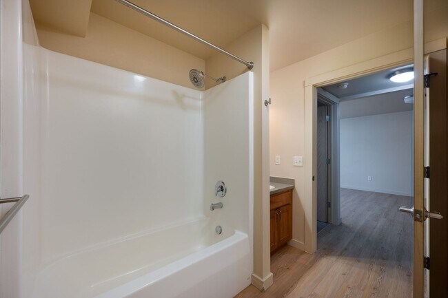 Building Photo - 228 S Cottonwood, Unit #110
