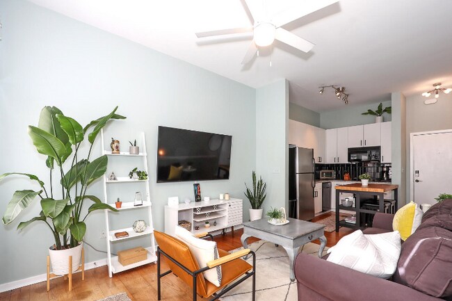 Building Photo - 2125 Southend Dr