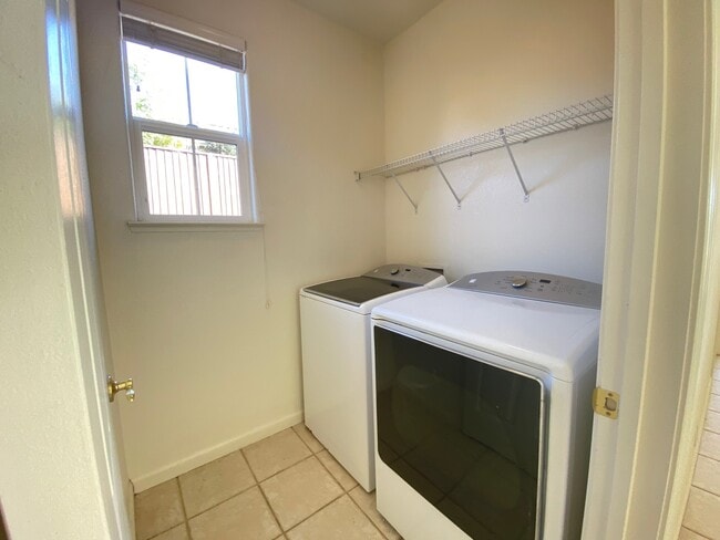 Building Photo - Mediterranean-style 4-bedroom in Seaside Highlands!