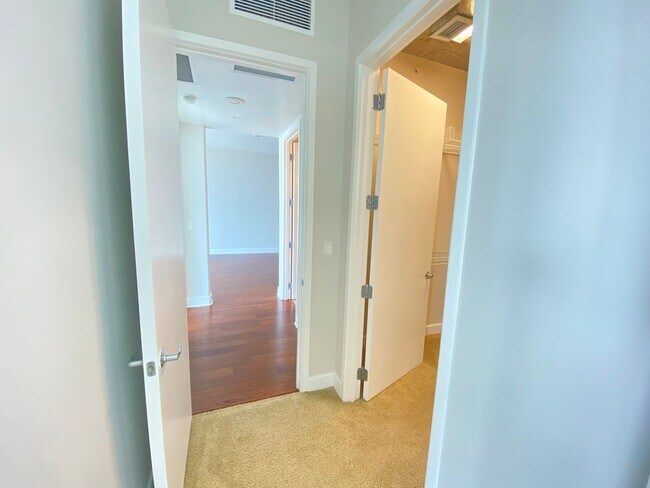Building Photo - 2 Bedroom 2 Bath VUE Condo -- Application ...