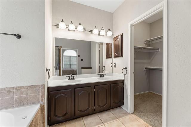 Building Photo - 10713 Alexandria Dr