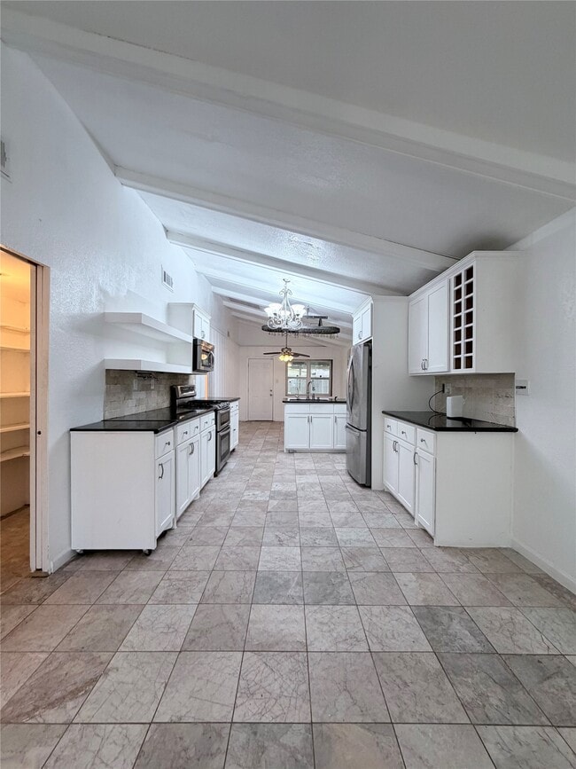 Building Photo - 618 Sulphur St