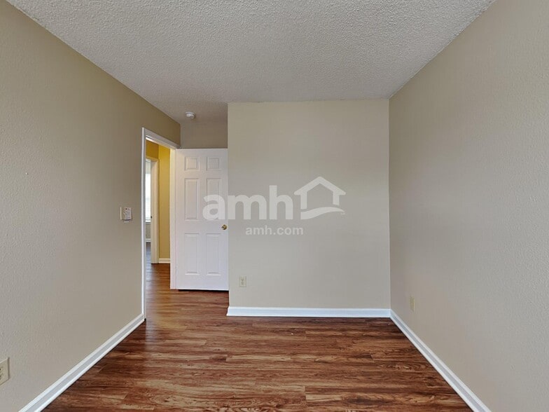 Building Photo - 9017 Stonewall Dr