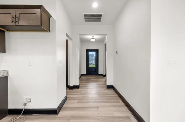 Building Photo - 506 Victoria Wy