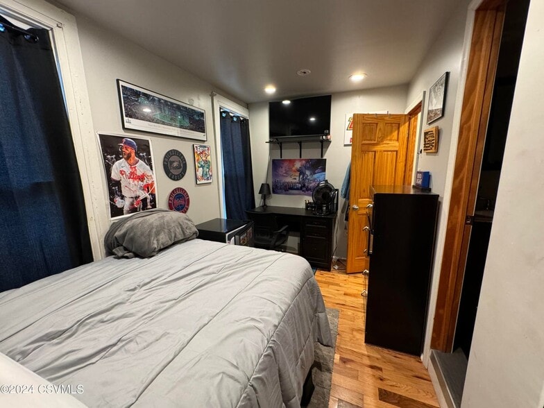Room 4 - 13 E 3rd St