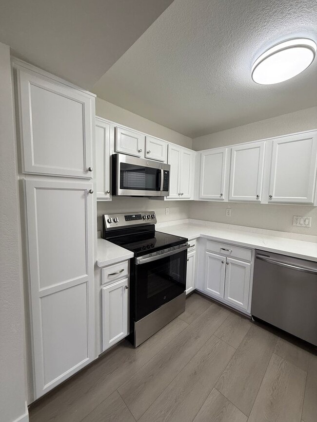 Building Photo - Tatum and Shea - Fully Remodeled Gated Condo that overlooks pool!