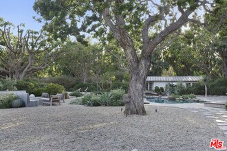 Building Photo - 6715 Fernhill Dr