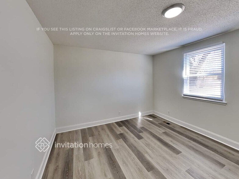 Building Photo - 7116 White Oak Dr SW