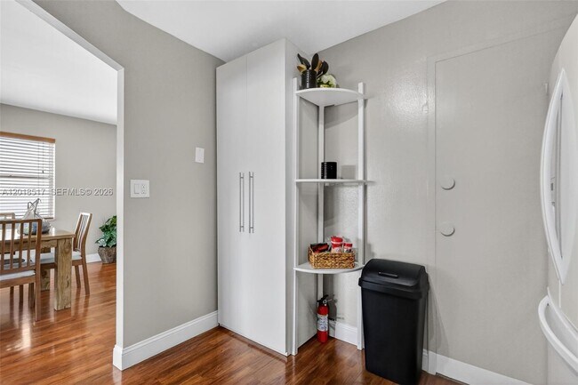 Building Photo - 401 Golden Isles Dr