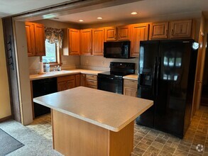 Building Photo - Cozy Single Home with Park View