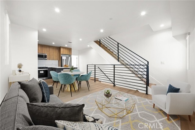 Building Photo - 2002 Hillcrest Dr