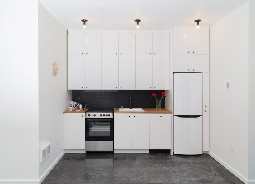 Kitchen - 636 North Prospect Street