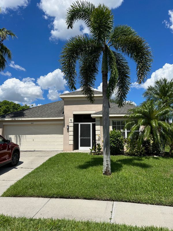 Building Photo - 2817 Maguire Dr