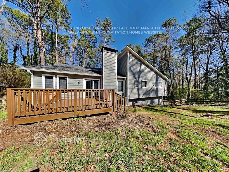 Building Photo - 232 Rustic Ridge Dr NE