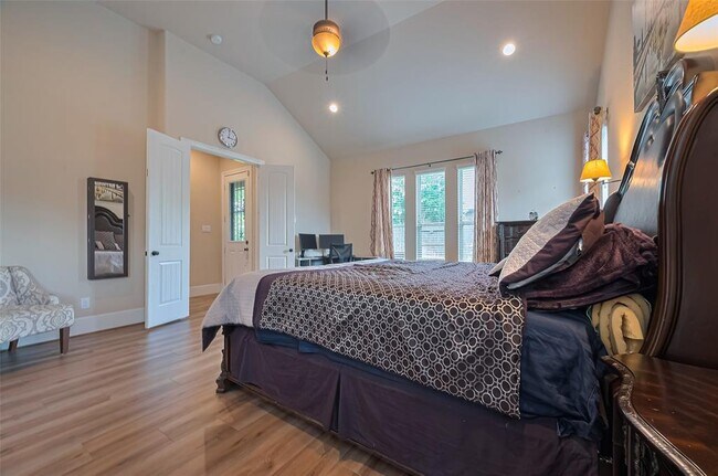 Building Photo - 25618 British Pine court
