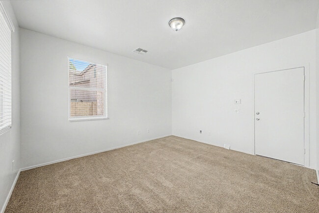 Building Photo - 5113 W Fulton St