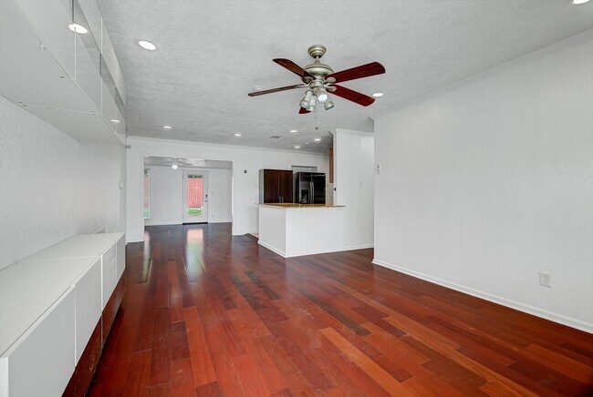 Building Photo - 116 Tarpon Ave