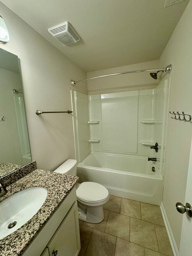 Building Photo - 3BR/2BA Townhouse in The Townes at Sherrills Ford