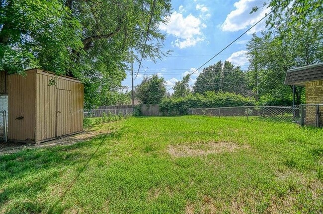 Building Photo - 2264 Donna Dr