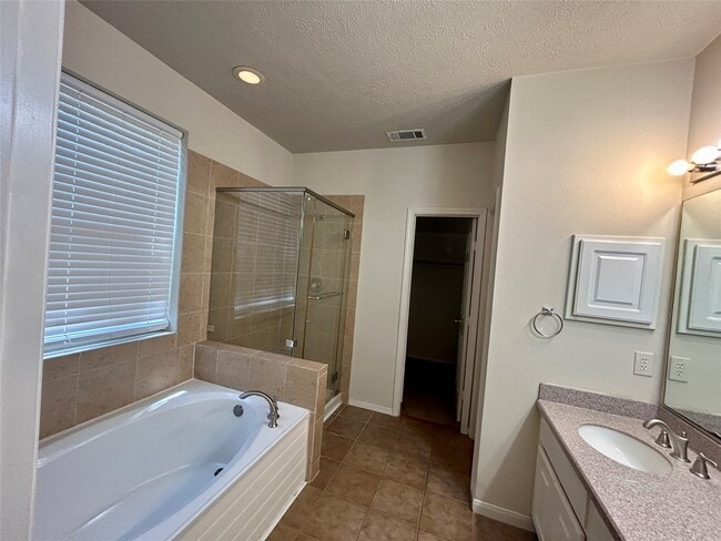Building Photo - 14 N Winterport Cir