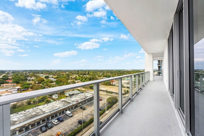 Building Photo - 220 Lake Shore Dr