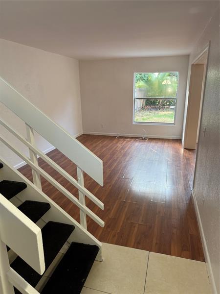Building Photo - 264 Sunshine Dr