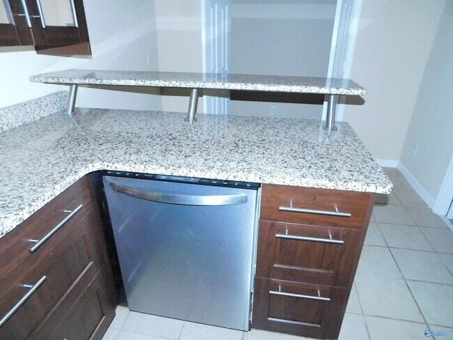 Building Photo - 314 Harolds Dr NW